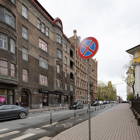 Brivibas Yard Apartment With Parking In City Center Riga Exterior foto