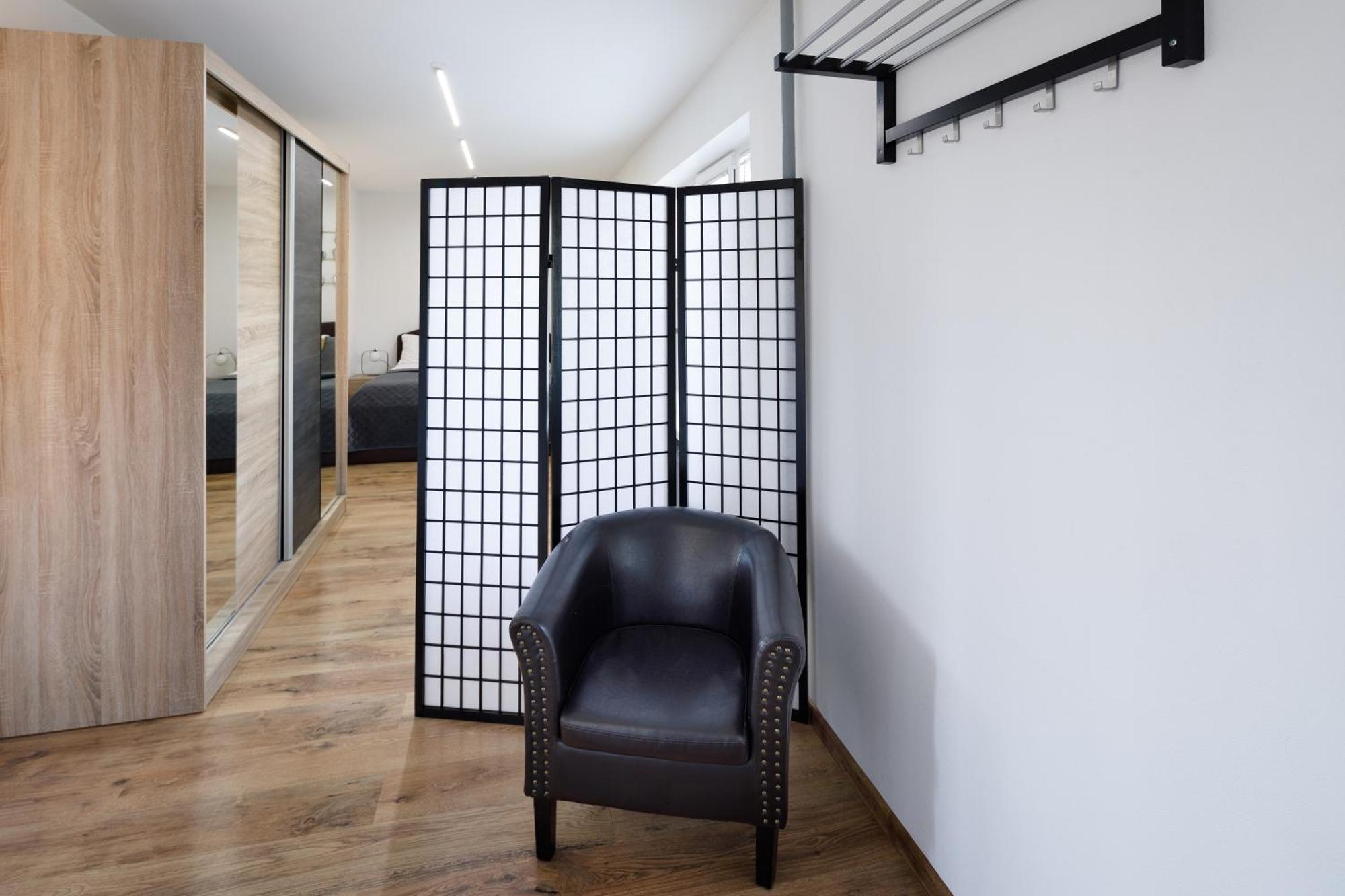 Brivibas Yard Apartment With Parking In City Center Riga Exterior foto